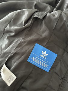 Женская куртка adidas (5 фото из 6)
