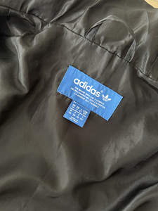 Женская куртка adidas (6 фото из 6)