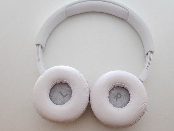 Наушники JBL для продажи, включая коробку и кабель