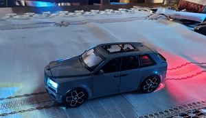 Модель автомобиля Rolls Royce Cullican (4 фото из 10)