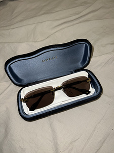 Солнцезащитные очки Gucci (1 фото из 4)