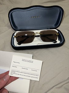 Солнцезащитные очки Gucci (2 фото из 4)