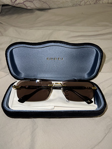Солнцезащитные очки Gucci (4 фото из 4)
