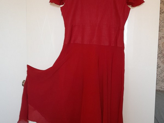 Продается женское платье