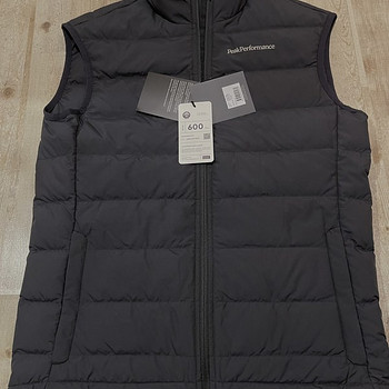 Peak Performance Stand Down naiste vest uus!