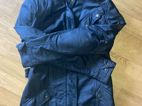 Куртка Belstaff, мало носилась, подходит на 36 размер.
