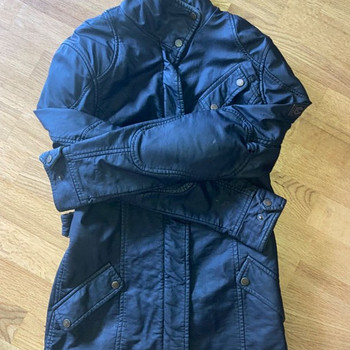 Куртка Belstaff, мало носилась, подходит на 36 размер.