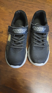 Tossud Skechers 35 suurus (1 foto / 3)