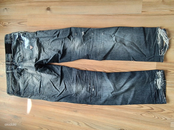 Джинсы Guess