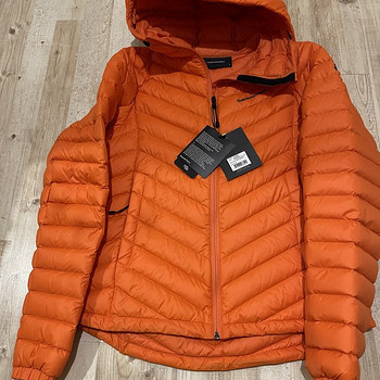 Peak Performance W Frost Down Hood naiste sulejope