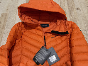 Peak Performance W Frost Down Hood naiste sulejope (4 foto / 9)