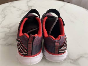 Skechers (2 фото из 3)