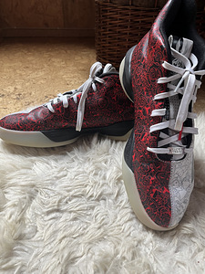 Продам баскетбольную обувь Adidas (2 фото из 2)