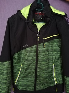Продам куртку (2 фото из 2)