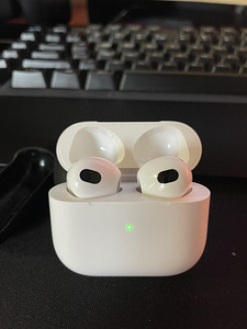Apple Airpods 3 (2 фото из 3)