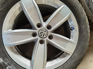 Kummikettad Volkswageni autole (1 foto / 6)