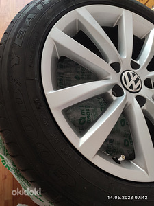 Vw диски с резиной оригинал 215/55/R17 (2 фото из 2)