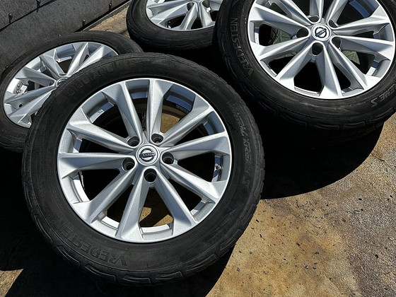NISSAN JUKE 215/55/R17
