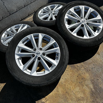 NISSAN JUKE 215/55/R17