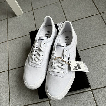 Adidase tossud
