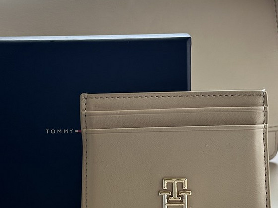 Tommy Hilfiger kaarditasku