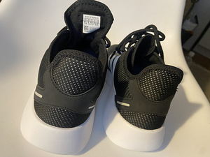 Кроссовки Adidas № 42 (2 фото из 2)