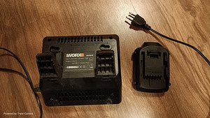 Аккумулятор и зарядка инструмента WORX (2 фото из 3)