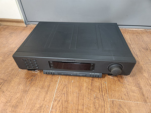 Цифровой синтезированный стерео тюнер Philips FT930 (2 фото из 3)