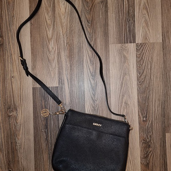 Сумка через плечо DKNY