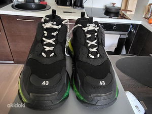 Balenciaga triple s 43 size (3 foto / 3)