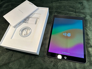 Apple iPad gen 8 32GB Wi-F (1 foto / 4)