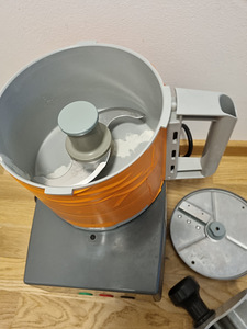 Robot Coupe R 201 XL (2.9 L) (2 foto / 3)