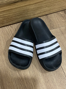 Adidas plätud nr 33 (1 foto / 4)