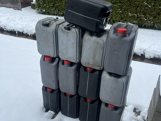 Kütusekanistrid 13tk 20l (kõik korraga)/ Топливные канистры