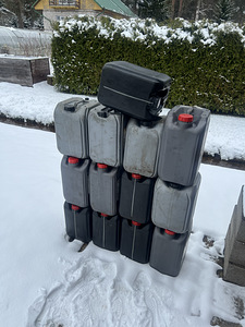 Kütusekanistrid 13tk 20l (kõik korraga)/ Fuel cans (1 foto / 1)