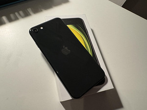 iPhone SE 2020 (2 фото из 2)