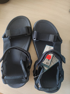 Продаю сандалии (1 фото из 3)