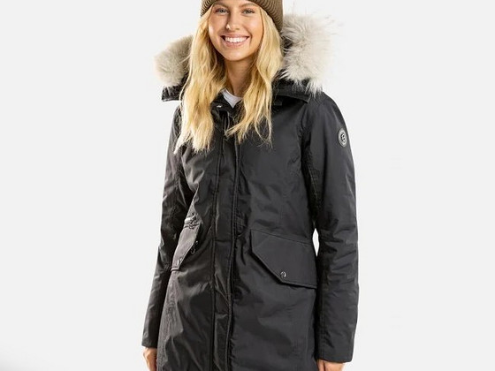 Vähe kantud Altitude parka.Suurus 34