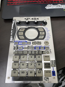 Roland SP 404 (1 фото из 2)