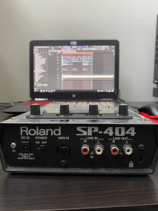 Roland SP 404 (2 фото из 2)