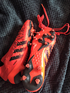 Мужские футбольные бутсы Adidas (2 фото из 3)