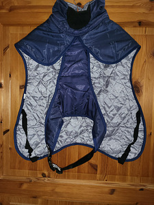 Новая куртка для более крупной собаки, 3XL. (4 фото из 5)