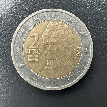 Австрийская монета номиналом 2 евро.