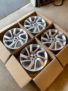 Land Rover оригинальные колеса R21 (3 фото из 6)