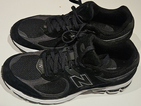New Balance 2002 Black 42.5