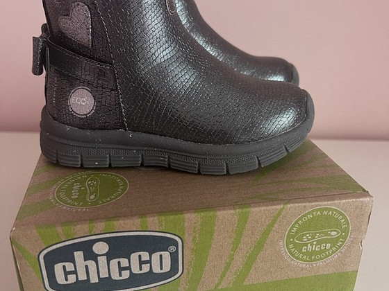 UUED Chicco beebi saapad, suurus 22
