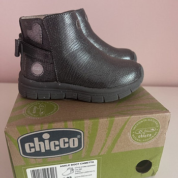 UUED Chicco beebi saapad, suurus 22