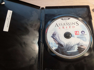 Продаю коробку с 2 частями assasin creed 1-2 на пк двд (4 фото из 4)