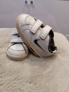 Nike valgest nahast tennised nr 23. (1 foto / 4)