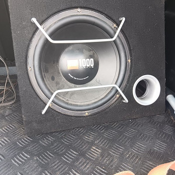 Динамик jbl мощностью 1000 кВт.
